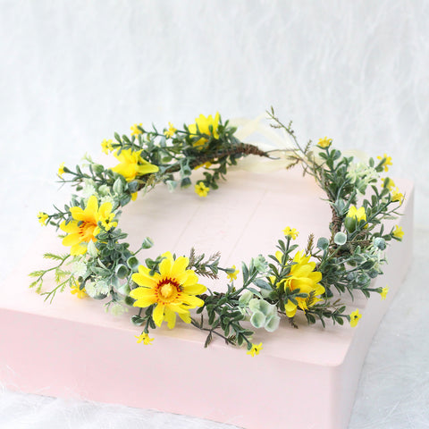 Flower garlands green plants daisies sunflowers headwear children's selfies flower crowns